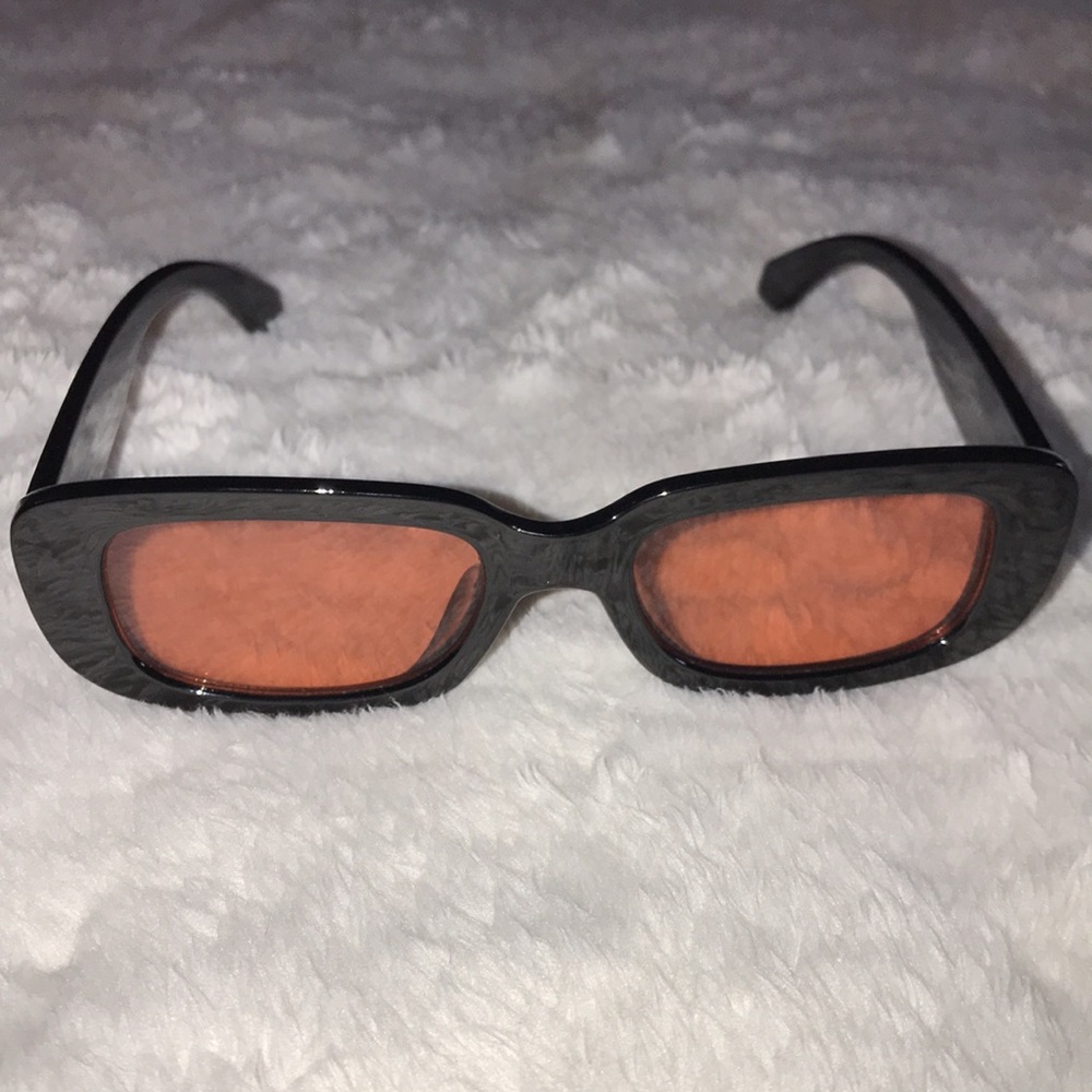 Black Rectangular Sunglasses - Picture 3 of 6